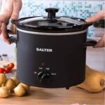 Salter EK2842 3.5L Chalkboard Slow Cooker – Family Sized Electric Cooker, Removable Easy-Clean Ceramic Pot with Tempered Glass Lid, Batch Cooking, Large Soup Pot, Cool-Touch Handles, 3 Heat Settings